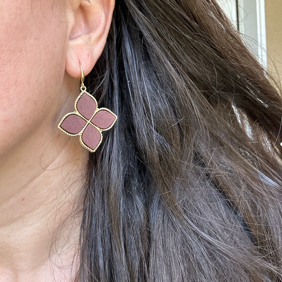 Flower Earrings in Mauve Color - Picture 3 of 4